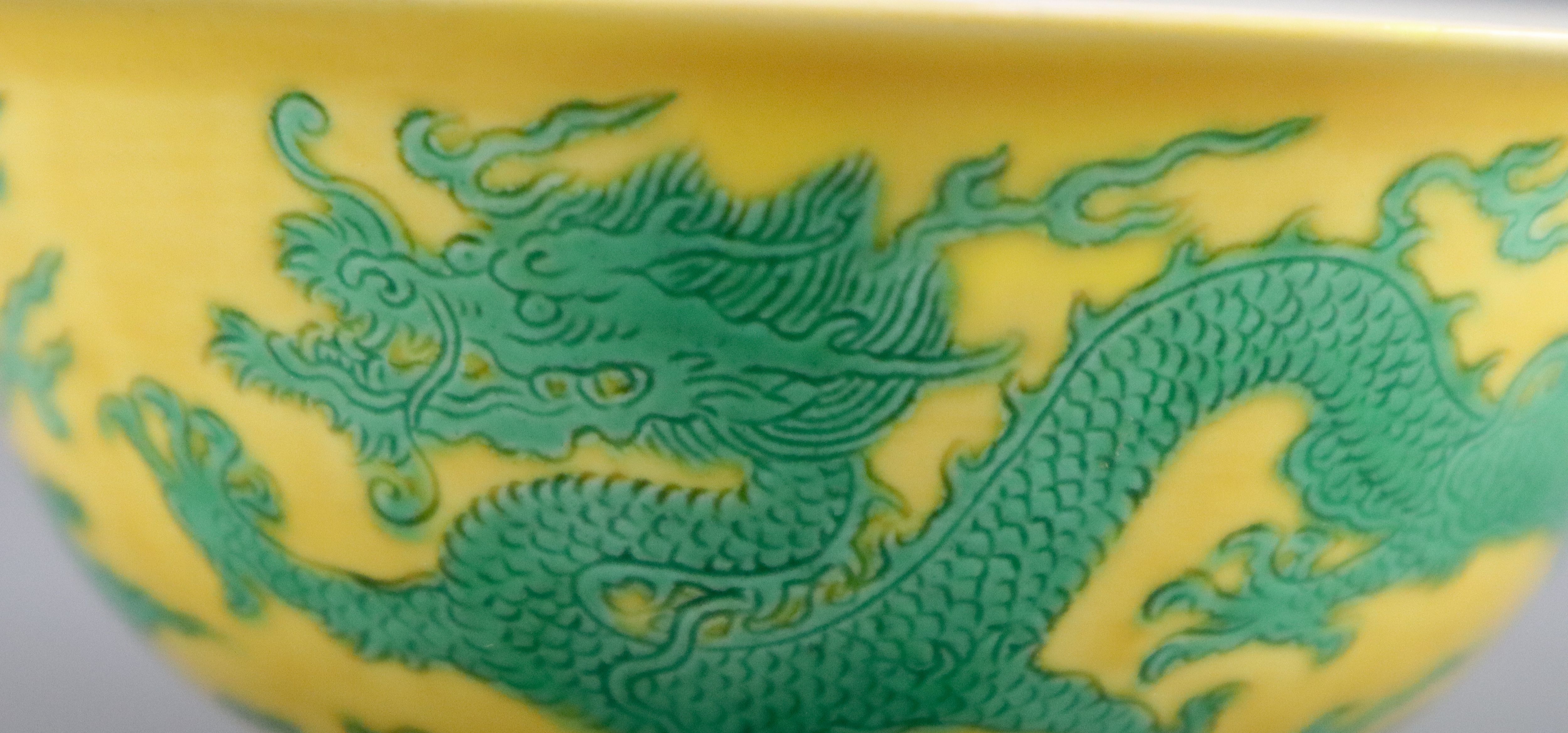 A Chinese green and yellow dragon bowl, Qianlong seal mark and possibly of the period, diameter 12cm